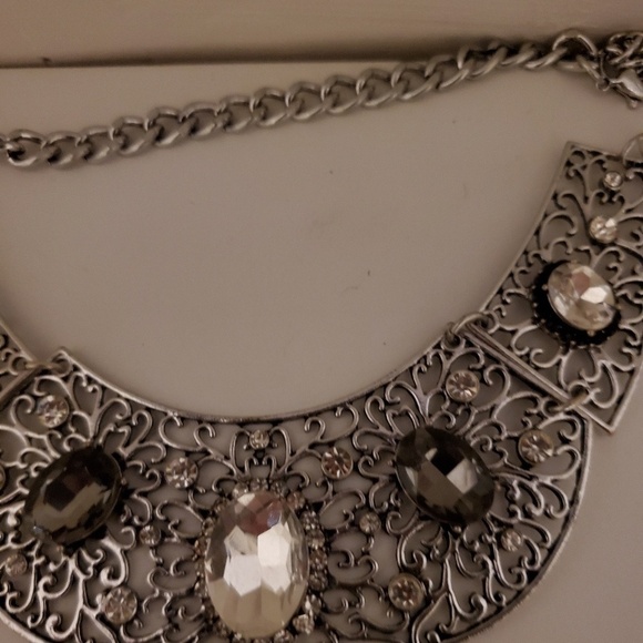 *U 📿👂💍 Necklace & Earring Set - Picture 7 of 7